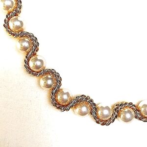 Vintage signed Napier gold tone rope and faux pearl necklace